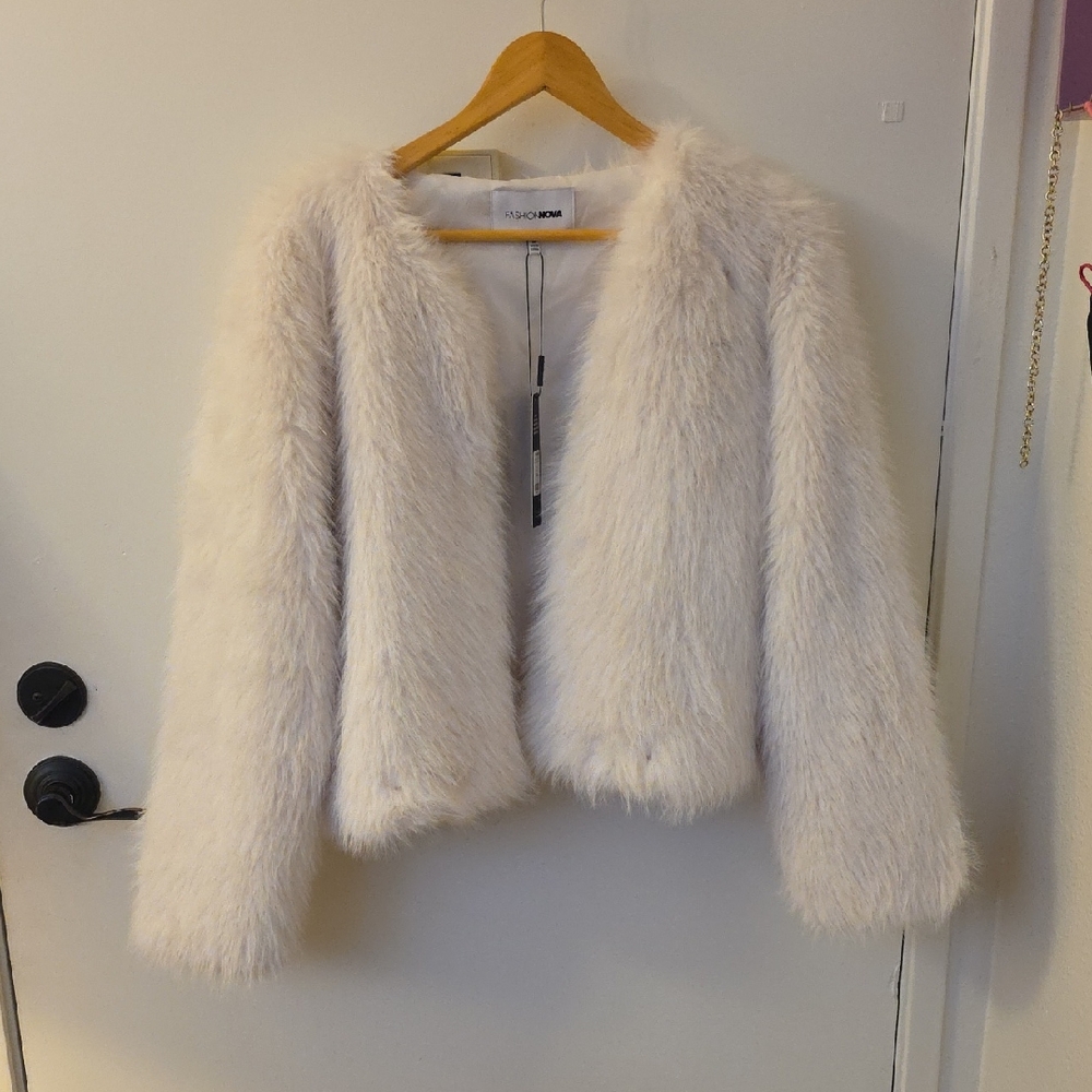 NWT Always Together Faux Fur Jacket Size M Color Ivory